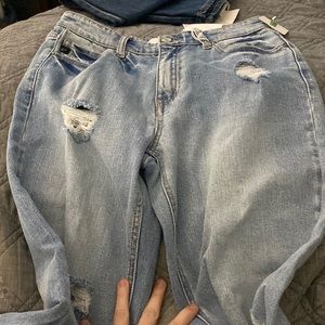 Bought these Kancans because I needed lighter wash jeans but just a snug on me.